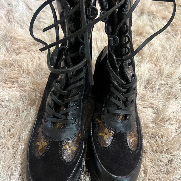 Louis Vuitton
Lauréate lace up boots - Picture 2 of 9